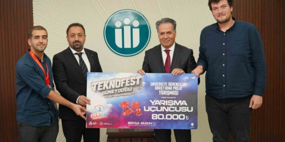 TEKNOFEST’26’da Türkiye Üçüncüsü Olan Öğrencilere Rektör Akpolat’tan Tebrik