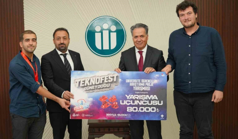teknofest26da-turkiye-ucuncusu-olan-ogrencilere-rektor-akpolattan-tebrik-fFiMazI2.jpg