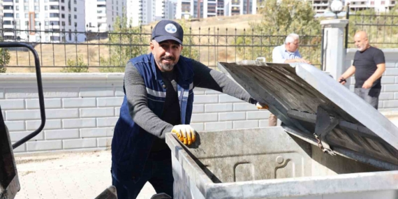 Temizlik Çalışması Sırasında Bulunan 600 Bin Liralık Döviz ve Altın Sahibine Teslim Edildi