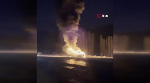 Tır Dorsesi Alev Topuna Döndü: Yol Güvenliği Tehlikede