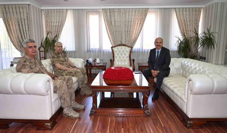 tumgeneral-sakir-uslu-ve-batman-valisi-ekrem-canalpin-gorusmesi-7rVVUtRd.jpg