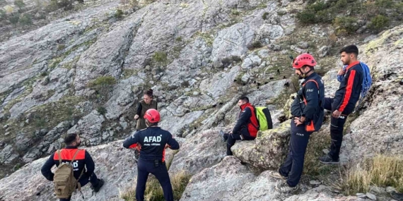 Tunceli’de Kayalıklarda Mahsur Kalan Keçiler AFAD Ekiplerince Kurtarıldı