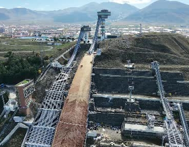 turkiyenin-ilk-ve-tek-atlama-kuleleri-yenilenerek-yeni-sezona-hazirlaniyor-Ve3yRGmp.jpg