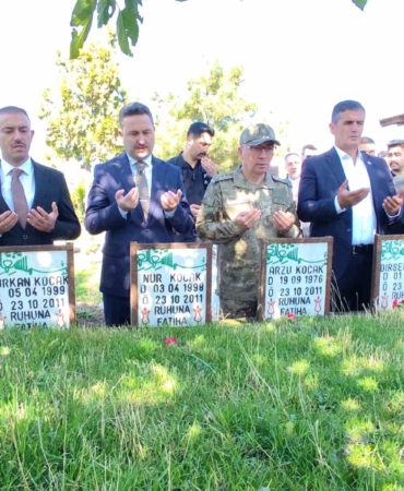 van-depreminde-hayatini-kaybedenler-icin-anma-toreni-me6ewvDp.jpg
