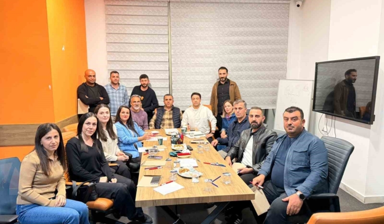 yazihanda-ogretmenler-yapay-zekanin-egitimmdeki-etkisini-tartisti-52X4XiKv.jpg
