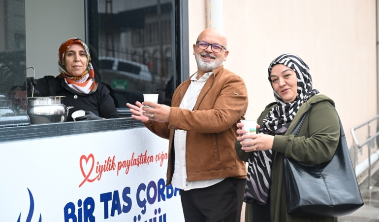 yesilyurtta-hasta-ve-yakinlarina-sicak-corba-ikrami-etkinligi-MCGEBbdv.jpg